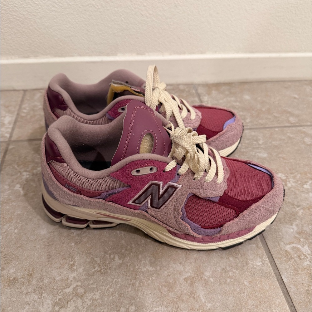 New Balance Women's Sneakers - Burgundy and Beige